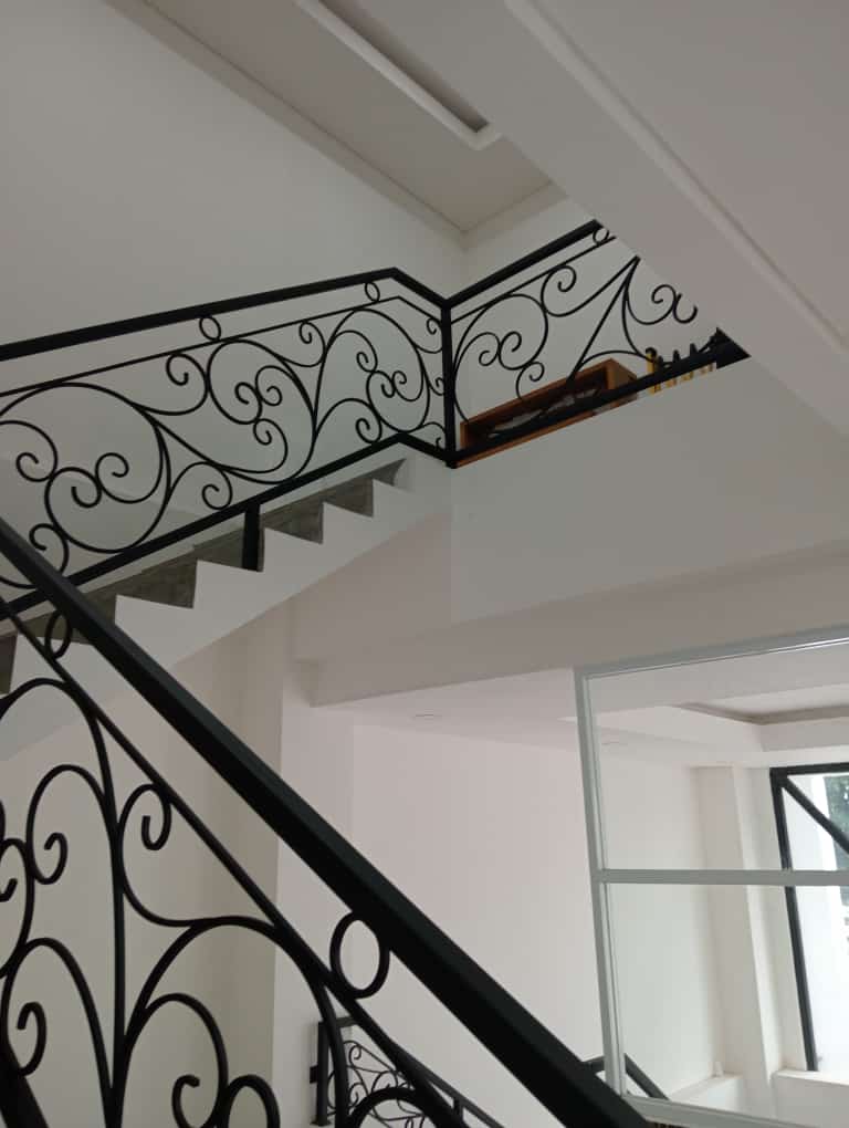 Tangga Konstruksi Baja